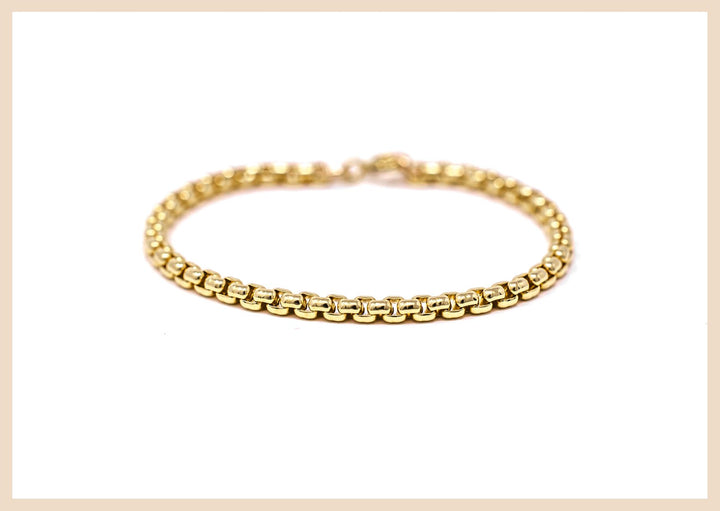 The Gold Box Chain Bracelet is perfect for everyday minimalistic wear. Based in Lexington, Kentucky