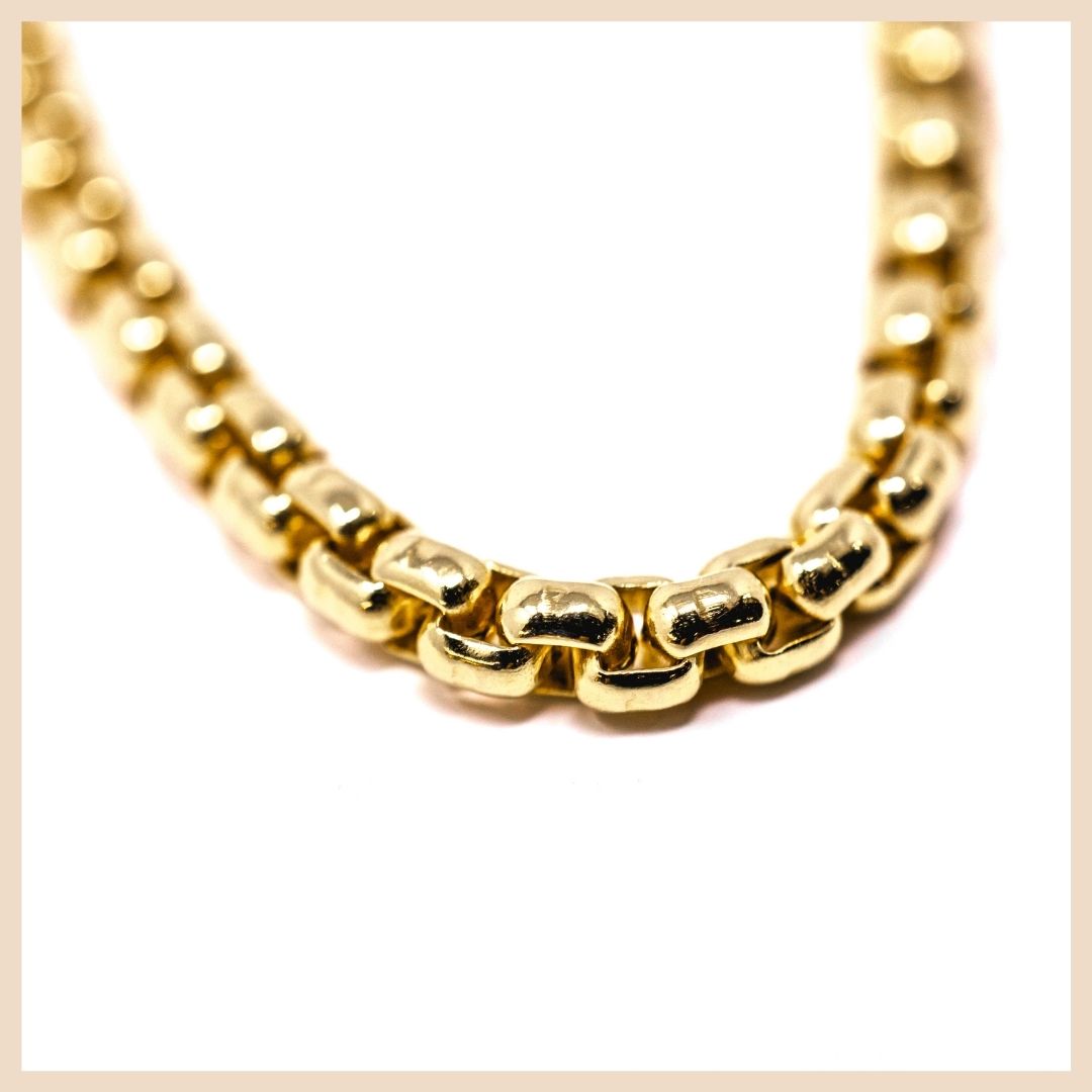 The Gold Box Chain Bracelet is perfect for everyday minimalistic wear. Based in Lexington, Kentucky