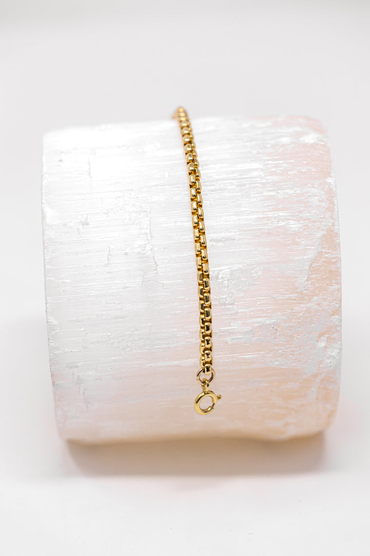 The Gold Box Chain Bracelet is perfect for everyday minimalistic wear. Based in Lexington, Kentucky